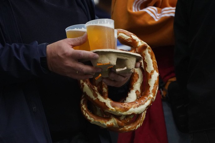 В Госдуме заявили, что пиво не вернут на стадионы в ближайшее время