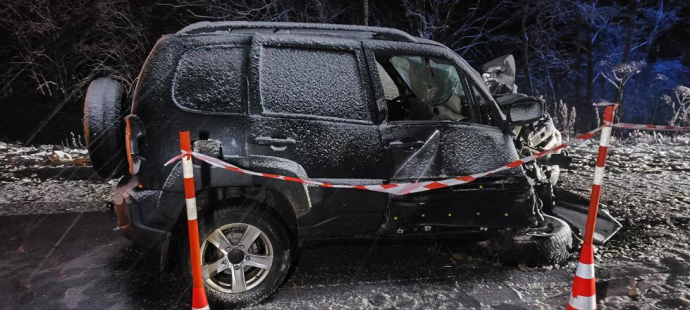 В Батецком округе водитель микроавтобуса выехал на «встречку» и влетел в «Ниву» В Батецком округе водитель микроавтобуса выехал на «встречку» и влетел в «Ниву»