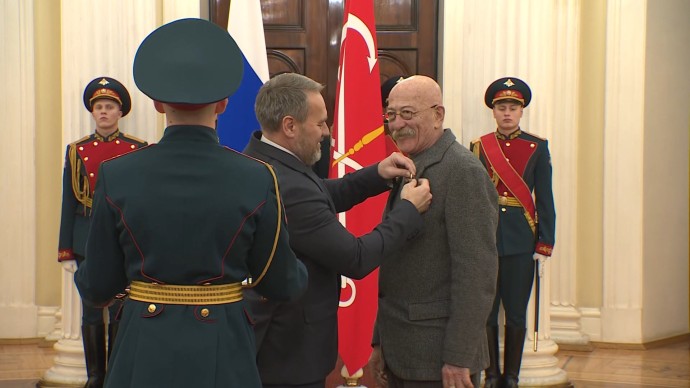 В Мариинском дворце наградили Александра Розенбаума и Семёна Альтова В Мариинском дворце наградили Александра Розенбаума и Семёна Альтова