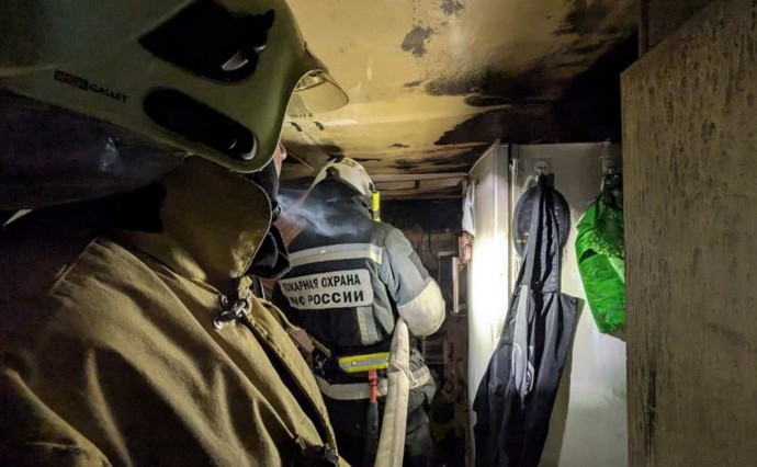 В Северо-Курильске загорелся торговый павильон