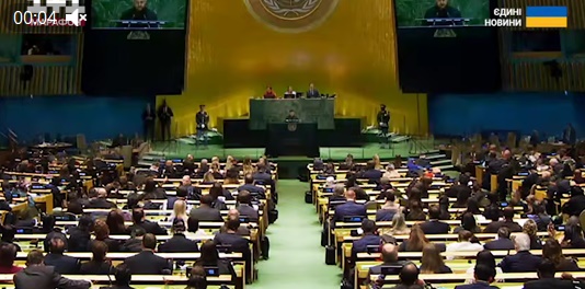 Украинское ТВ забило затылками почти пустой зал во время выступления Зеленского в ООН Украинское ТВ забило затылками почти пустой зал во время выступления Зеленского в ООН