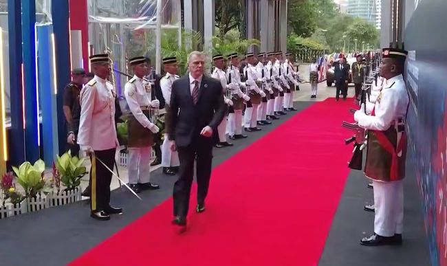 В Малайзии замминистра обороны Савельев принял участие в совещании «СМОА плюс» В Малайзии замминистра обороны Савельев принял участие в совещании «СМОА плюс»