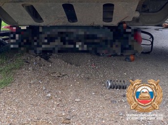 В Башкирии 15-летний водитель мопеда погиб под колесами КАМАЗа