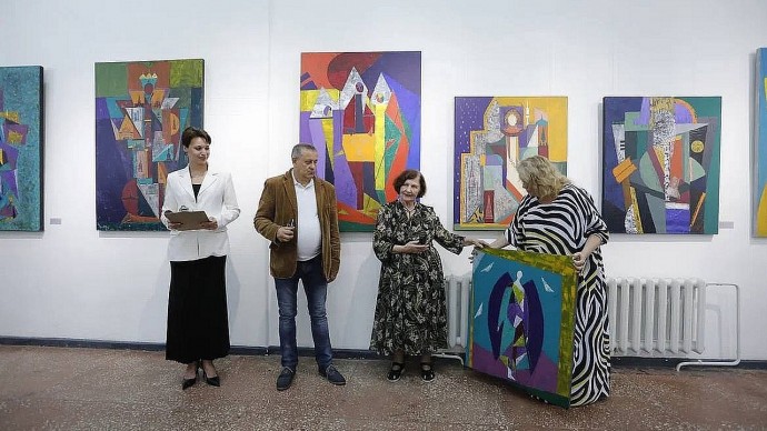 Художница Елена Павлова подарила тульскому музею картину с образом ангела