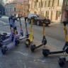 В Петербурге ограничили самокаты и отложили запрет на работу мигрантов курьерами