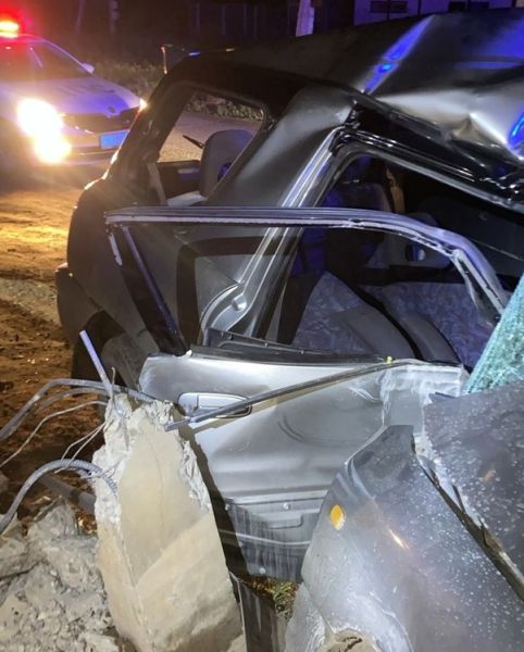В покорёженном авто зажало мужчину в Астрахани