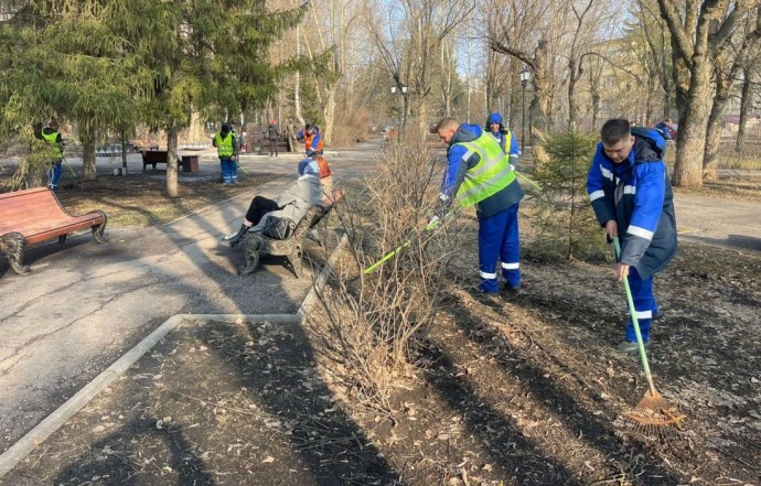 В Пензе начали весеннее благоустройство Заводского района