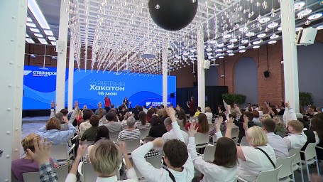 Более 50 воспитанников российских детских домов приехали на IT-стажировку в Петербург