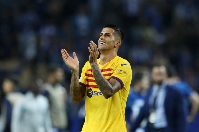 "Барселона" договорилась об аренде Канселу