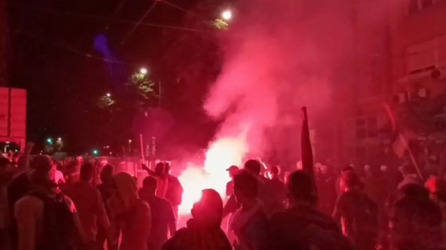 В Сербии протестущие напали на полицейских