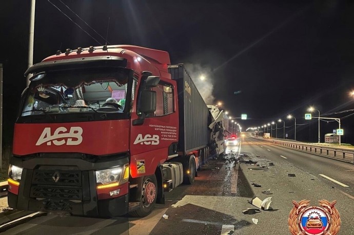 В Тверской области в аварии на М-10 погиб водитель фуры