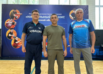 Олег Имамеев сыграл в настольный теннис на тренировочных сборах в Благовещенске