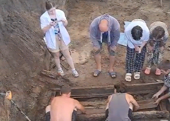 Захоронение священника и серебряный перстень нашли на раскопках в Албазине