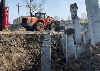Более полусотни свай забили на площадке нового моста через Транссиб в Приамурье