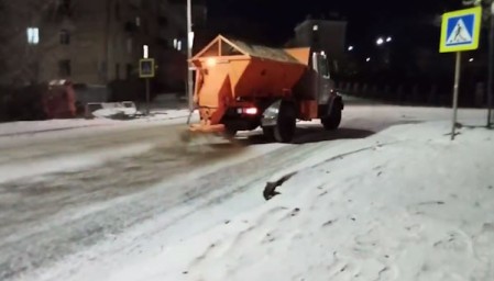 На дороги Улан-Удэ высыпано 194 тонны песка