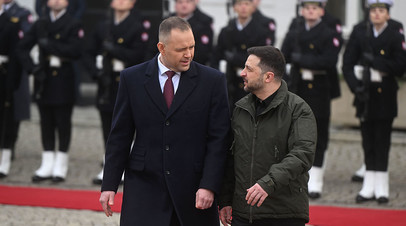 Wiadomości: Навроцкий подарил Зеленскому двухтомник о Волынской резне