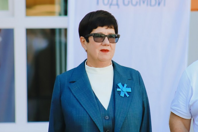 Поздравляем! День рождения отмечает депутат и директор школы Нелли Шумилина