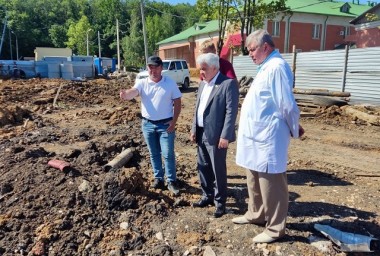 «Народная программа «Единой России»: Сенатор Пётр Тултаев осмотрел ход строительства нового здания онкологического диспансера в Саранске
