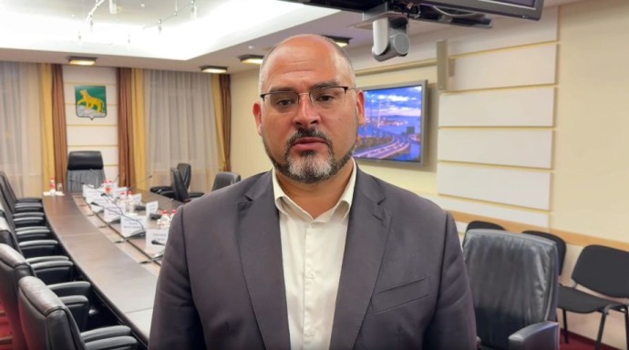 Мэр Владивостока призвал начать рабочий день с 12 часов в связи с непогодой