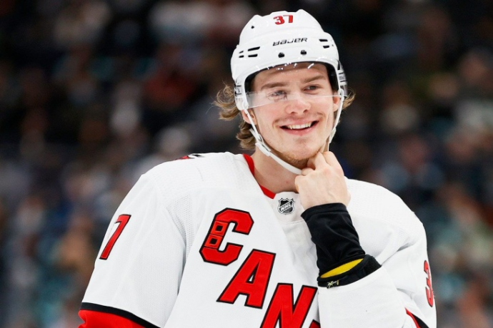 Свечников отреагировал на слухи об уходе из "Каролины" Свечников отреагировал на слухи об уходе из "Каролины"