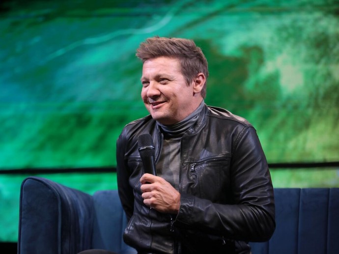 Джереми Реннер оказался в центре скандала: обвинения в домогательствах и давлении