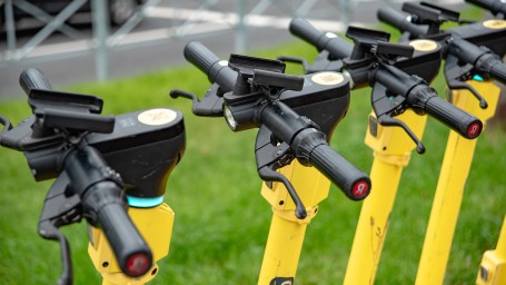 В Петербурге на курьеров-нарушителей составили 547 протоколов