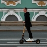 В кикшеринговые сервисы в Петербурге поступило 10 тысяч жалоб на электросамокатчиков
