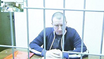 Экс-мэра Сочи и его супругу обвиняют в получении взяток услугой укладки газона