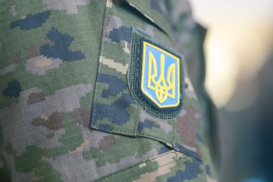 Российский военный взял в плен диверсантов ВСУ