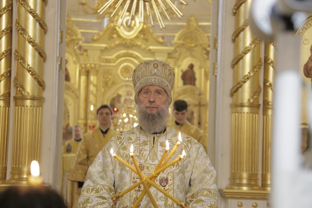 Митрополит Саранский и Мордовский Зиновий накануне возглавил молебное пение о сохранении творения Божия