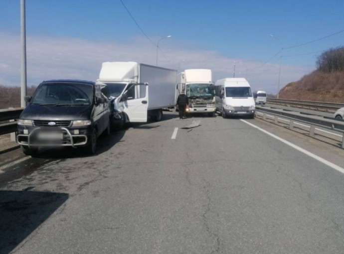 Не обошлось без пострадавших: озвучены подробности жесткого ДТП на объездной во Владивостоке