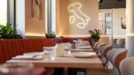 Неаполитанский вечер в Si Bistro