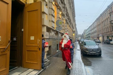 Росгвардейцы исполнили новогодние желания подопечных Детского хосписа