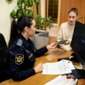 Петербурженка обратилась в суд после отказа дать ей спеть в караоке