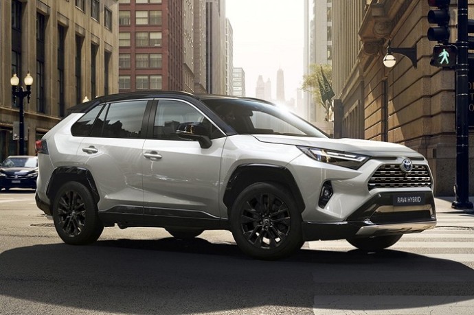 «Автостат»: кроссовер Toyota RAV4 возглавил топ самых ликвидных автомобилей на российском рынке