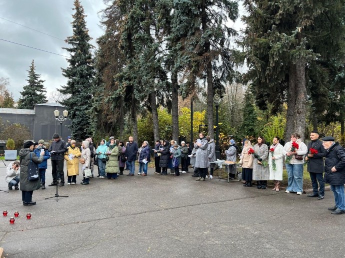 Делегация Башкирии почтила память жертв политических репрессий на Донском кладбище Делегация Башкирии почтила память жертв политических репрессий на Донском кладбище