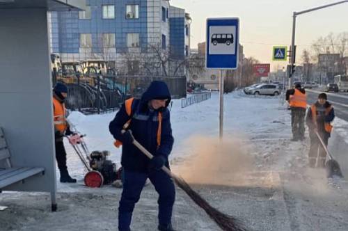 Более 70 автобусных остановок очистили от снега в Благовещенске
