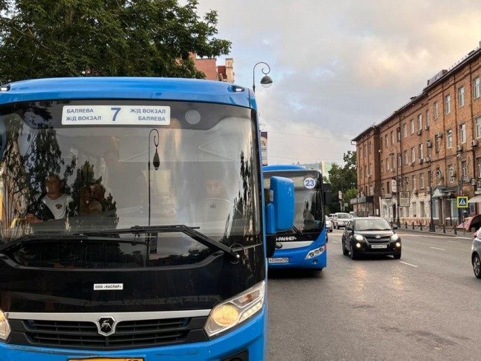 После жалоб пассажиров перевозчиков Владивостока призвали включать кондиционеры в автобусах