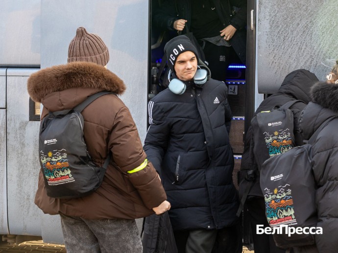 В Белгороде встретили вернувшихся из новогоднего путешествия школьников В Белгороде встретили вернувшихся из новогоднего путешествия школьников