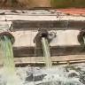 Появилось видео, как дизель хлещет из опрокинувшегося бензовоза в Невельском районе