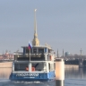 В Петербурге на две недели раньше открылся сезон навигации, и в городе уже начались прогулки по воде