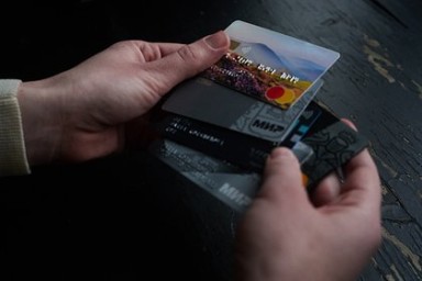 Россияне потянулись за кредитками