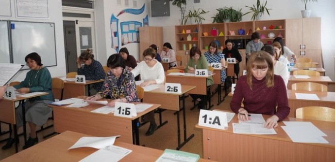 На Алтае родители школьников сдали ЕГЭ по русскому языку