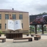 Огромную книгу с портретами Чехова и Толстого установили на площади в Долинске