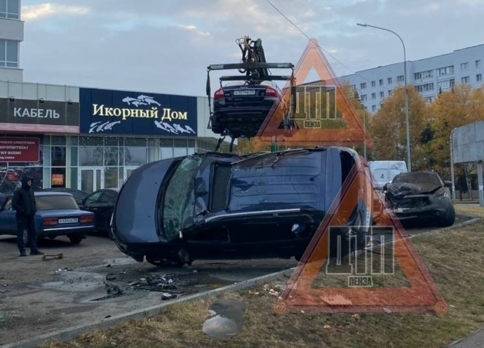 Обнародованы фото с места массового ночного ДТП у Новых садов в Пензе Обнародованы фото с места массового ночного ДТП у Новых садов в Пензе