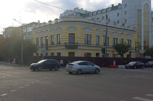 Балконы вернули историческому зданию областного военкомата в Благовещенске