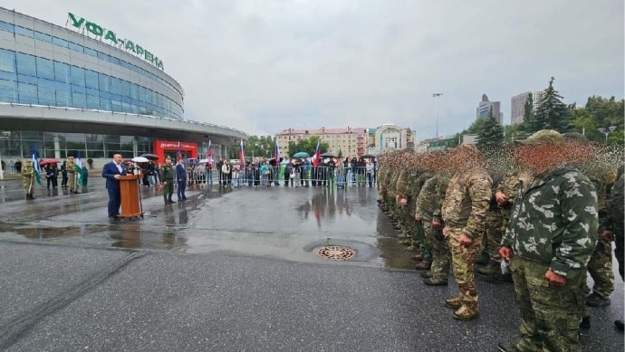 В Уфе бойцов полка Башкортостан проводили в зону СВО после отпуска