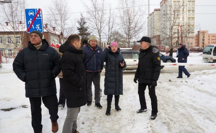 "Выходите из новогодней спячки": мэр Южно-Сахалинска раскритиковал УК, которые плохо чистят дворы