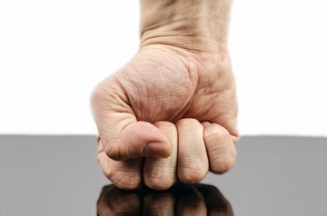 В Ингушетии работодатель сломал сотруднику нос за желание уволиться