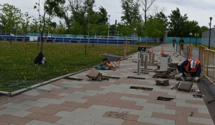 На Казанской набережной в Туле заменят 400 кв. метров плитки